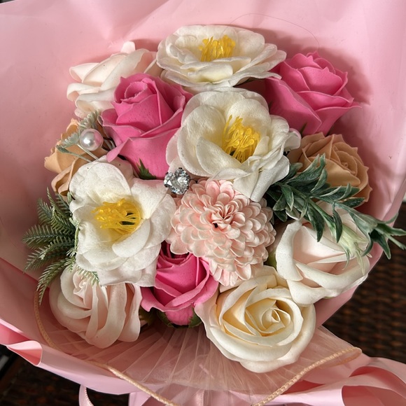 Artificial Flower bouquet - Picture 2 of 8